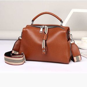 Bola de couro genuíno uma bolsa feminina de couro 2024 Bolsa de travesseiro de moda Wide Strap oblíqua Straddle para mulheres