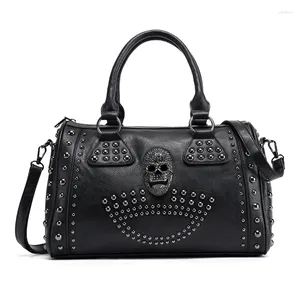 Umhängetaschen große Frauenbag 2024 Trendkapazität Boston Schwarze Schädel Handtasche Luxus PU Leder -Tasche Nieten Crossbody Geldbeutel