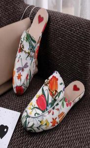 2020 Classic High Quality New style Leather bottom Flower Soft fabric women shoes luxury Designer Metal buckle beach slippers Mule6346409