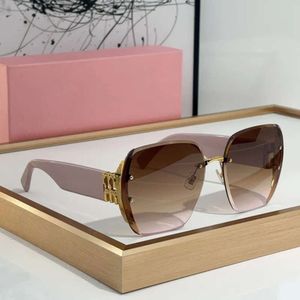 Kvinnors rosa solglasögon modern sofistikering Europe America Womens Boutique Fashion Pieces Good Material UV Designer Shades 1070