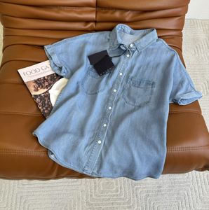 Sommar avslappnad denimskjorta, amerikansk retro och fashionabla