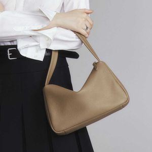 Bag Womens 2024 Spring/Summer Tote Handheld One Shoulder Head Layer Cowhide French Underarm Leather