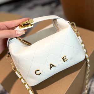 Calfskin deri tasarımcı laege kapasite kadınlar çanta altın metal mektup dekorasyon öğle yemeği çantası altın donanım makyaj çantası matelasse zincir çapraz vücut çantası 19x15cm