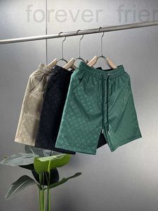 Projektant męskich szortów Summer Ice Silk cienkie szorty, popularne w Internecie, modne i modne drukowane szybkie spodnie plażowe, oddychające dla mężczyzn Casual Capris V428