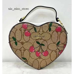 Mens Black White Sacoche Heart Bag Strap Purse Luxurys Handbag Pink Designer Shoulder Bag Top Strawberry Crossbody Clutch Denim City Tote 6952