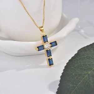 Pendant Necklaces Real Solid 18k Yellow Gold Cross Pendant Necklace for Men and Women Simple Design Sapphire Pendant Jesus Christ Fine Jewelry 240419
