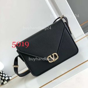 Sacos de trava Satchels Bag Valentyno Strap Evento ombro 2024 Stud Purse VLOGOO VSLINGS Crossbody New Women Women Designer V-envelope Bolsa Bolsa 35O4