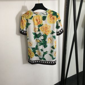 Vestido de verão feminino, lindas mulheres de moda com pescoço com temperamento com temperamento, manga curta estampada de temperamento