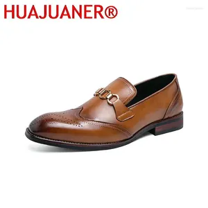 Casual Shoes Arrival Men Oxfords Vintage Style Formal Patent Leather Male Brogue Business Dress Black Brown Mocasines