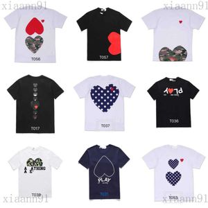 2024 Designer Brands Cdgs Classic T Shirt Fashion Play Little Red Peach Heart Printed Mens and Womens Round Neck Versatile Couple Dress T Shirt