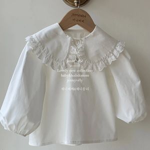 Sweet Baby Girls Shirt White Lace Spring Autunno Cotone traspirante per neonati per bambini camicia da fondo per bambini per bambini Tops 0-3y 240411
