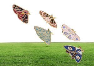 Kvinnor Insektserier Kläder Broscher Butterfly Moth Model Drop Oil Pins European Alloy Moon Eye Enamel Cowboy Ryggsäck Badge Jewel8975672