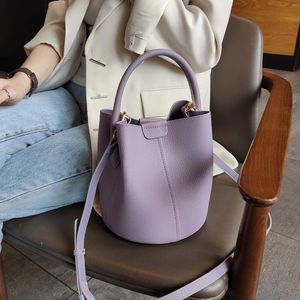 Drawstring Noble Lavender Purple Round Bucket Tote Liten Elegant Cowhide Läder Kvinnor axel crossbody väska mode damer hand