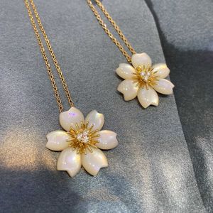مصمم العلامة التجارية Van Flower Necklace 925 Sterling Silver Placed 18k Gold White Fritillaria Sunflower Six Petal Pendant Female Chain