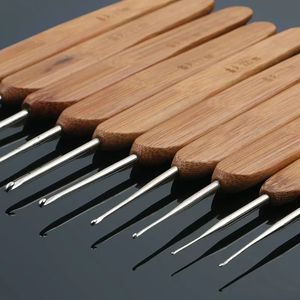 Bamboo Crochet Knitting Needles Hooks Yarn Weave Handle Hook DIY Tools Sewing Accessories Lace Craft Needle 05mm60mm 240411