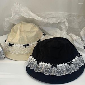 Basker elegant hink hatt 2000 -tal andas spetsverk semester semester västerländska cloches