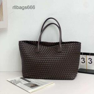 Shopping Capacity Womens Large Handbag One Double Bags Woven Sided Tote Bag Shoulder bottegs Classic Leather 2024 Cabat Totes Venat New Lady Basket 78JW