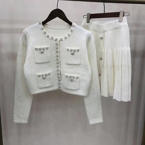 Abiti da lavoro Mini Cardigan Coat Mini Sumpa pieghetta gialla Sumpe da donna Contrasto Single Slip Slim Sweet Wool Sweater 2024 Autunno