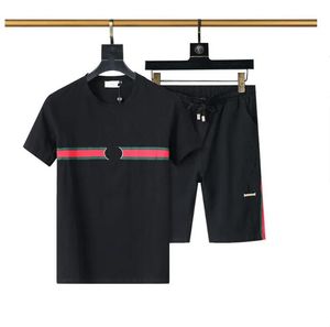 メンズデザイナートラックスーツサマースーツファッションメンTシャツの海辺のホリデーシャツショーツセット高級衣装スポーツウェア