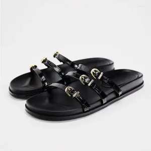 Talltor 2024 BUCKLE REP LAT SANDALS SOMMER KVINNOR RUND Huvud Öppen Tå Slipper Svart Flatfrom inomhusskor för kvinna