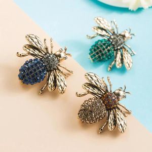 Brooches Lapel Bee Brooch Elegant Shape Rhinestone For Unisex Fashion Accessories Decorative Alloy Pin Bag Coat Hat Scarf