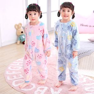 Baby flickor pojkar flanell sovsäck säck med fötter höst vinter våren swaddle bärbar filt övergripande barn nattklänningar pyjamas 240415