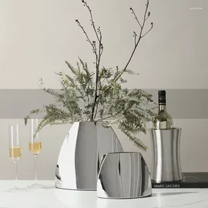 花瓶シンプルなモダンなホームメタルミラーカーブした花の花瓶クリエイティブアート装飾セールスオフィスエルルームデスクトップ装飾銀