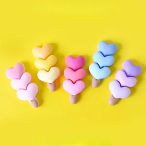 Estatuetas decorativas 10pcs gradiente de resina corações de formato Kawaii diy mini figuras plana cabochon scrapbook