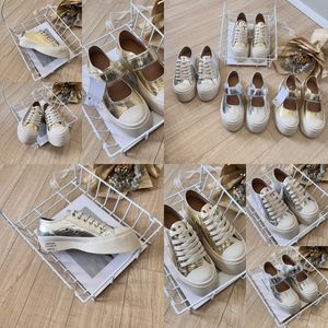 2024 Casual Shoes Designer Shoes Womens Platform Vintage Sneakers Gold Silver Lace Up Kardborrstorlek 36-40 Klassisk bekväm GAI-gratis frakt