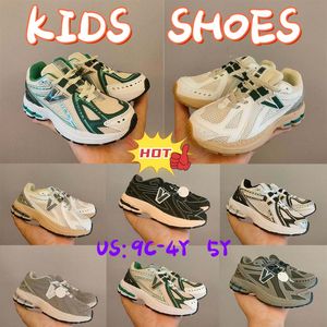 Kids Boys Girls 1906R Running Shoes 1906s Sneakers Sea Salt Marblehead Blue Runner Downtown White Red Silver Metallic Children Trainers Storlek 9C-4Y 5Y