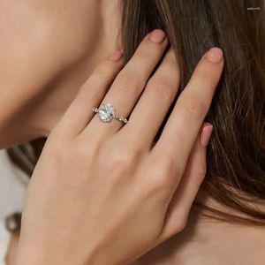 Pierścienie klastra Lekkie luksus 925 Srebrny pierścień Owalny Cut Cuubic Cyrronia RELEGAMENTING DLA Kobiet za darmo