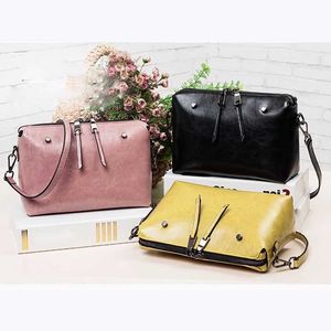 2024 Womens Korean Edition äkta Leather Fashion Classic Shoulder Bag Minimalist Crossbody Small Square