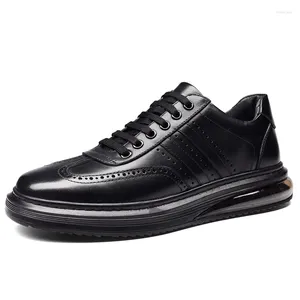 Casual Shoes Men's Brogue Uniform Dress äkta ko Lerther Low-top spetsar för manlig fritid mode rundtå vår