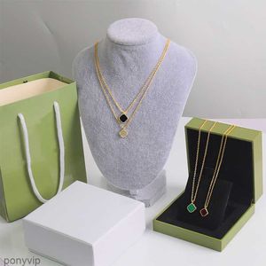 Fashion Mini Pendant Necklace Designer Necklaces Womens Jewelry Fritillaria Clover Design Gold 4 Color Elegant Temperamental 71NM
