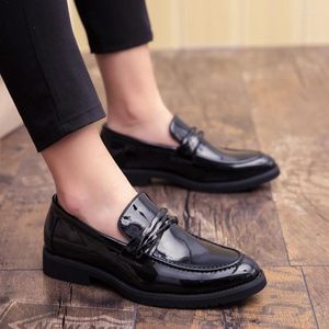 Scarpe casual uomini Slip di moda all'aperto su mocassini formali Moccasins Italiano Black Male Club Party Flats