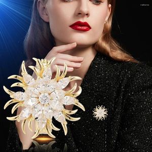 Brooches Elegant Flower Brooch High-end Women Sparkle Exquisite Corsage Temperament Luxury Pin Shirt Dress Accessories Party Gift