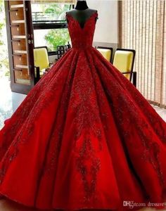 2022 Dark Red Ball Gown Quinceanera Prom Dresses With Lace Applique Sweetheart Chapel Train spets upp aftonklänningar för arabiska BC2796 9049081