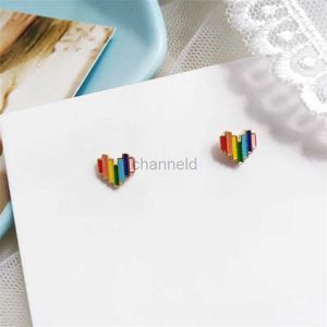 Altri nuovi graziosi orecchini per il cuore arcobaleno carini orecchini a strisce in metallo colorate Accessori per gioielli per femmine 240419