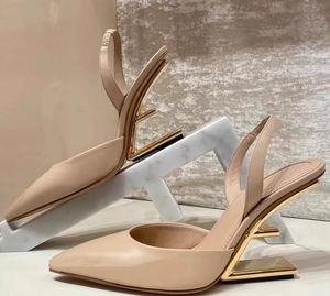 أحذية ثياب عالية الكعب منحوتة عالية الكعب عالي الكعب Slingbacks زلة على Slids Calfskin الصنادل