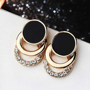 Andra personlighet Black Geometric Compact and Simple Temperament Clip on Earrings Rhinestones All-Match Womens Gift Earrings Jewelry 240419