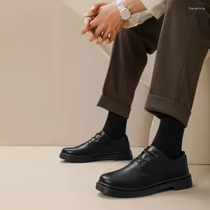 Sapatos de vestido outono masculino 2024 Xangai Chef de couro preto Trabalho Proteção de mão -de -obra Zhongbang Moda