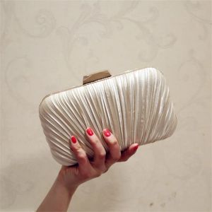 Bolsas 2022 Bolsas de seda de seda dobra o jantar de banquete para feminino para festas de casamento sacolas noturnas embreagem gotur