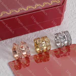 Brincos de ouro de aço de titânio Designer Brincos de diamante femininos requintados pinos de orelha simples Fashion Ladies Brincos de joias Presentes de joias