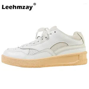 Casual Shoes Leehmzay Storlek 35-40 Kvinnor Flats Sneakers Breat Mesh Leather Athletic Mid Heels Platform Tennis Lace-Up Hike Dress