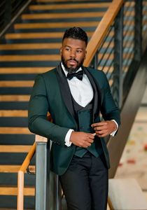 Personalize um botão Tuxedos verde escuro Tuxedos Peak Lapeel Wedding/baile/jantar Groomsmen Men Suits Blazer (jaqueta+calça+colete+gravata) W1878