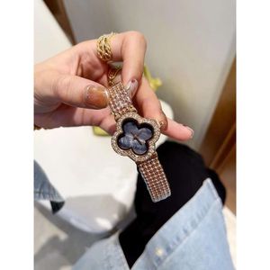 Top Vans WomenWatch Menwatch Fashion الفاخرة الحمراء Van Van Women Wristwatch Watch Cleefly Four Leaf Bracelet Quartz Small 1 E10W MR7N