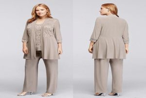 2018 Grey Chiffon Mother Of The Bride Suits Pants Jacket Long Sleeves Three Pieces Plus Size Lace Applique AnkleLength Mothers Dr7575058