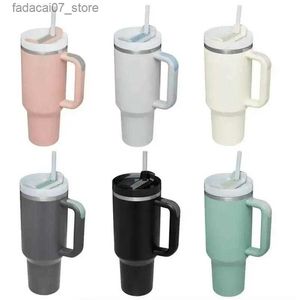 Canecas Canecas Canecas do Dia dos Namorados Novo copo de canecas de 40 onças com manípulo Tumblers isolados tampas de palha de aço inoxidável Termos de café xícara com Q240419