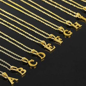 Pendanthalsband gränsöverskridande mode18kgold rostfritt stål mini bokstav halsband för kvinnor europeiska och amerikanska populära titanstål små le 240419