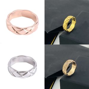 Titanio Steel Sier Love Ring Men and Women Rose Gold Jewelry for Lovers Couple Rings Anniversary Dimensione Designer Designer Band RS S B